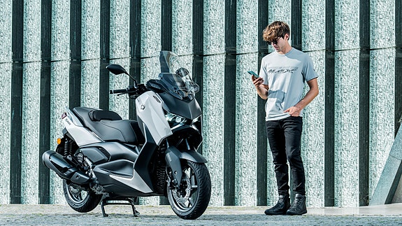 Yamaha XMAX 300 Tech MAX + 25 of 30