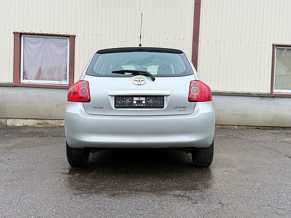 Toyota Auris 7 of 21