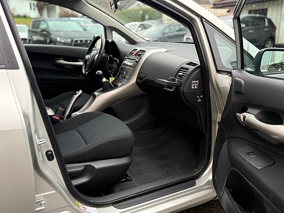 Toyota Auris 19 of 21