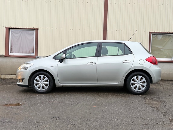 Toyota Auris 5 of 21