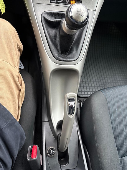 Toyota Auris 11 of 21