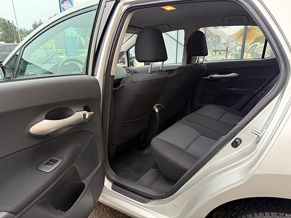 Toyota Auris 16 of 21