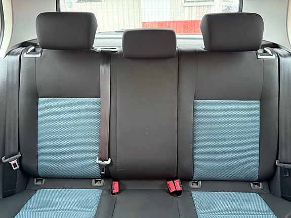 Volkswagen Golf VI 16 of 24