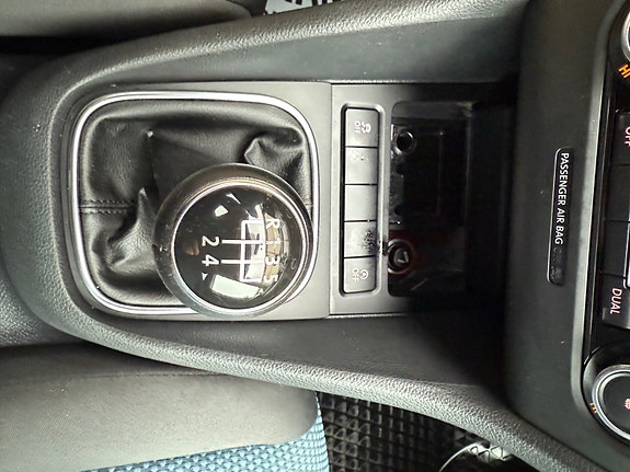 Volkswagen Golf VI 12 of 24