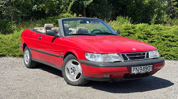 Saab 900 2 of 5