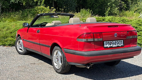 Saab 900 4 of 5