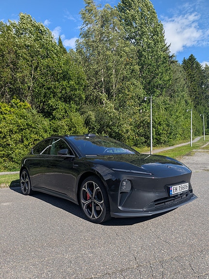 NIO ET5 4 of 5