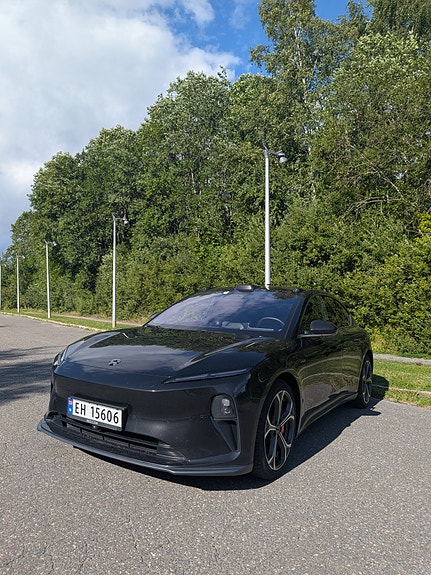 NIO ET5 3 of 5