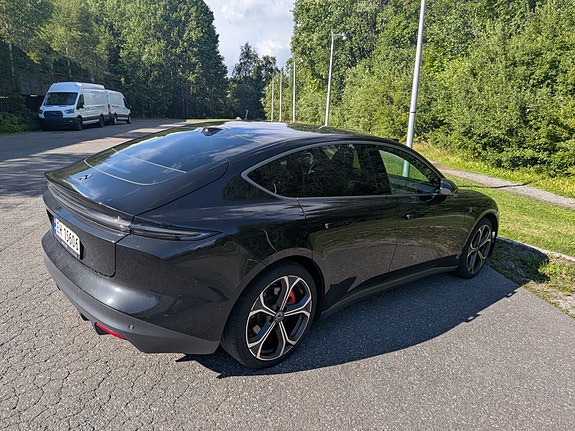 NIO ET5 6 of 24