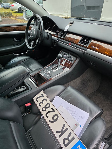 Audi A8 9 of 24