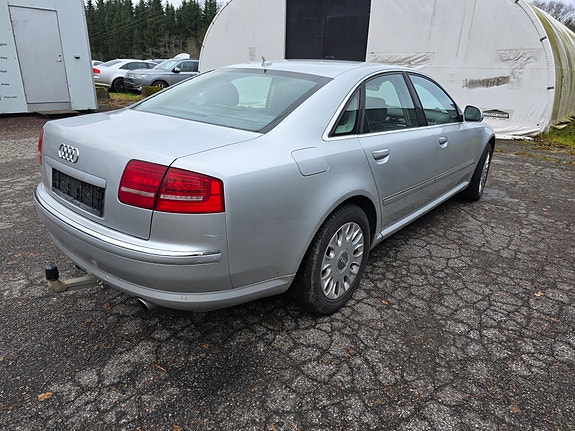 Audi A8 7 of 24