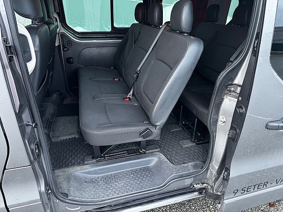 Opel Vivaro 19 of 21