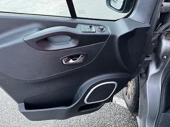 Opel Vivaro 15 of 21