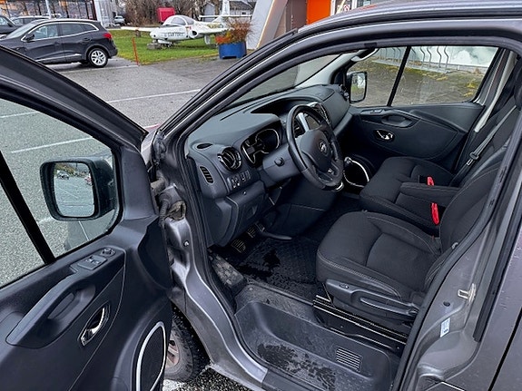 Opel Vivaro 12 of 21