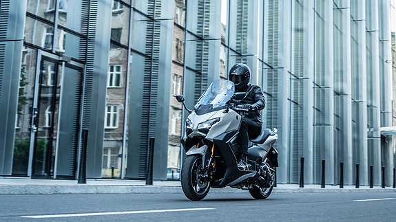 Yamaha TMAX Tech MAX 6 of 30