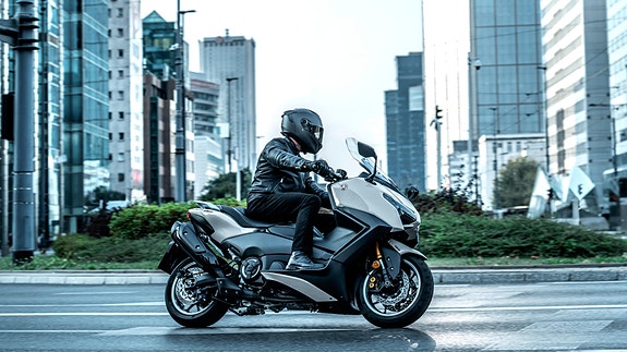 Yamaha TMAX Tech MAX 4 of 5