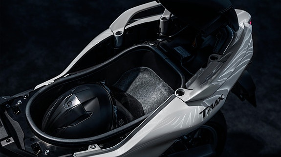 Yamaha TMAX Tech MAX 25 of 30