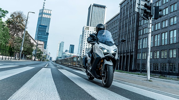 Yamaha TMAX Tech MAX 2 of 5