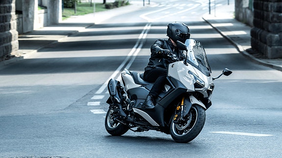 Yamaha TMAX Tech MAX 5 of 5