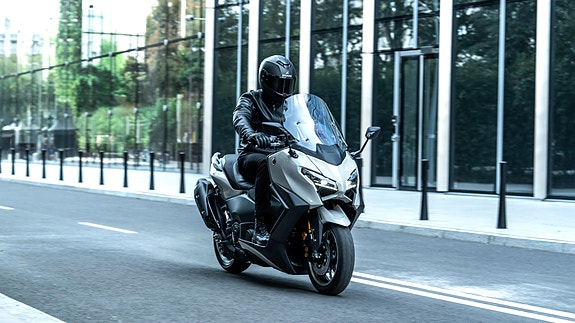 Yamaha TMAX Tech MAX 7 of 30
