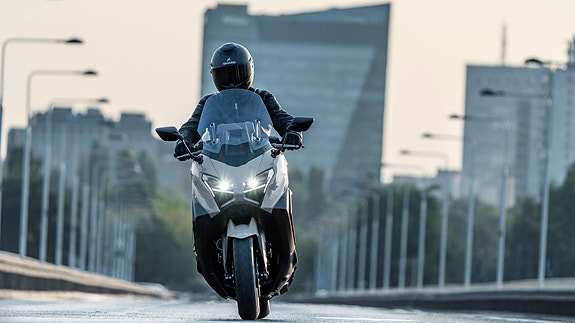 Yamaha TMAX Tech MAX 3 of 5