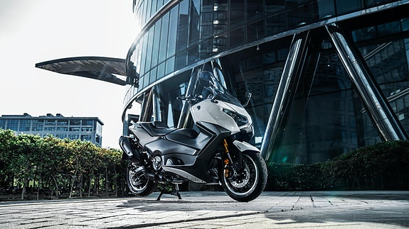 Yamaha TMAX Tech MAX 18 of 30