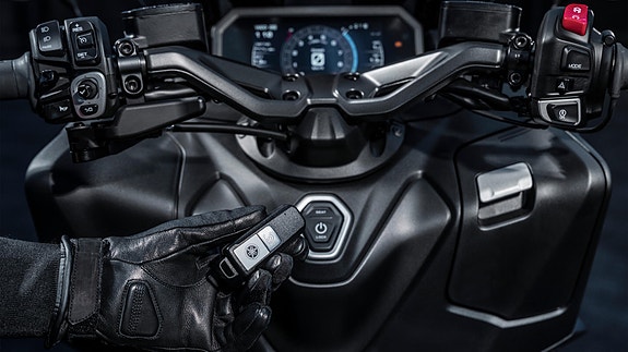 Yamaha TMAX Tech MAX 26 of 30