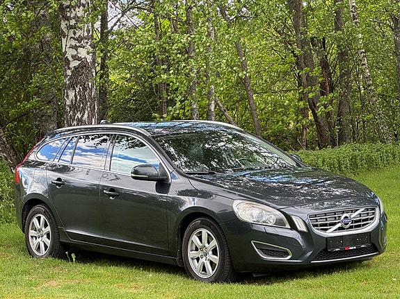 Volvo V60 2 of 22