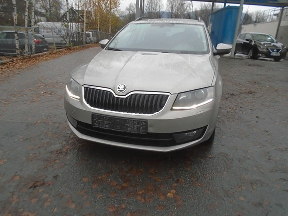 Skoda Octavia 2 of 5