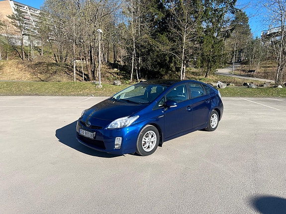 Toyota Prius 3 of 5