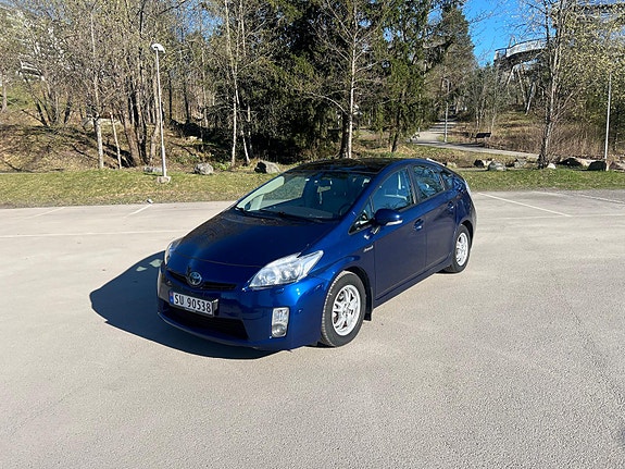 Toyota Prius 2 of 5