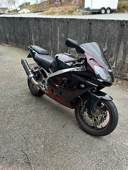 Kawasaki Ninja ZX-9R 4 of 7