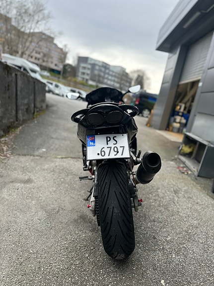 Kawasaki Ninja ZX-9R 6 of 7