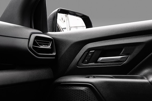 Chevrolet Silverado EV 22 of 26