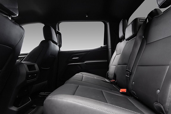 Chevrolet Silverado EV 23 of 26