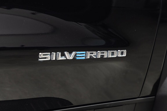 Chevrolet Silverado EV 10 of 26