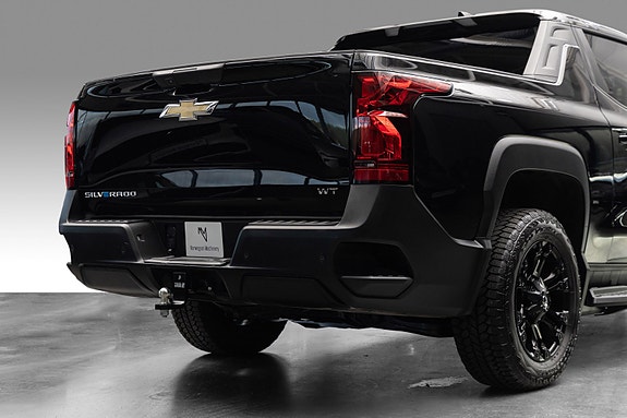 Chevrolet Silverado EV 6 of 26