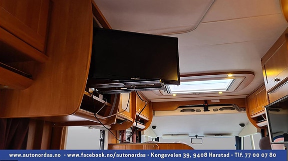  Uttrekkbart stativ som kan vendes mot sittegruppe eller seng