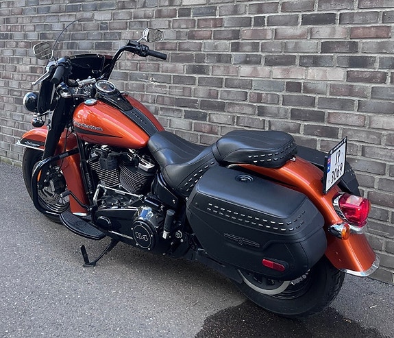 Harley-Davidson FLHCS Heritage Classic 114 10 of 12