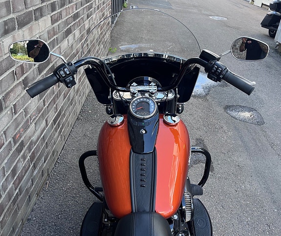 Harley-Davidson FLHCS Heritage Classic 114 6 of 12