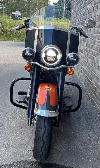 Harley-Davidson FLHCS Heritage Classic 114 7 of 12