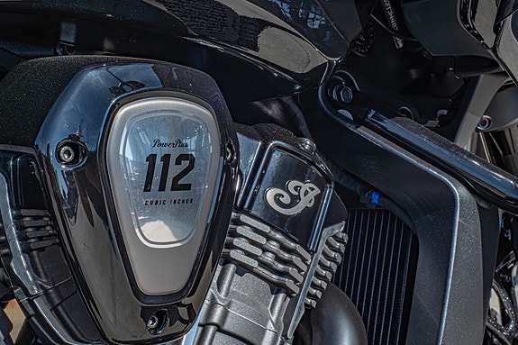 INDIAN Challenger Dark Horse 112 | Black/Championship Gold 6 of 6
