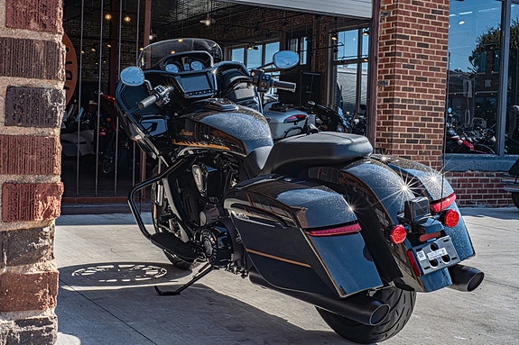 INDIAN Challenger Dark Horse 112 | Black/Championship Gold 3 of 6