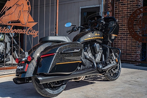 INDIAN Challenger Dark Horse 112 | Black/Championship Gold 4 of 6
