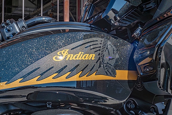 INDIAN Challenger Dark Horse 112 | Black/Championship Gold 5 of 6