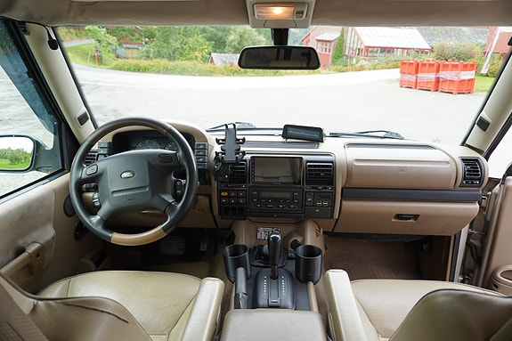 Land Rover Discovery 15 of 30