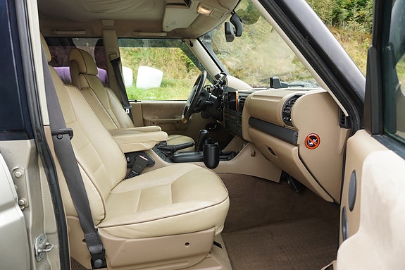 Land Rover Discovery 14 of 30
