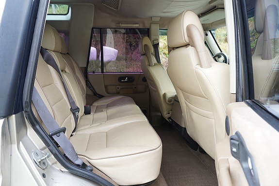 Land Rover Discovery 13 of 30