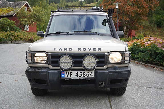 Land Rover Discovery 2 of 30