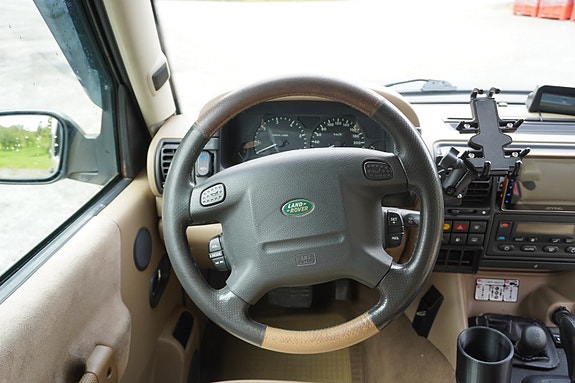 Land Rover Discovery 17 of 30